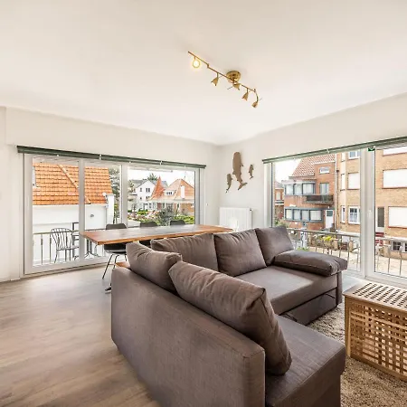 In With Balcony Apartment *